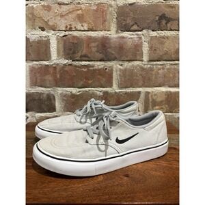 Nike SB Clutch Low Profile Casual Low Top Shoes Gray Canvas Youth Size 4.5Y